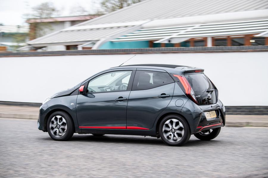  Toyota Aygo x-trend 5-Door 2019 года  (UK) (фото 12 из 26)